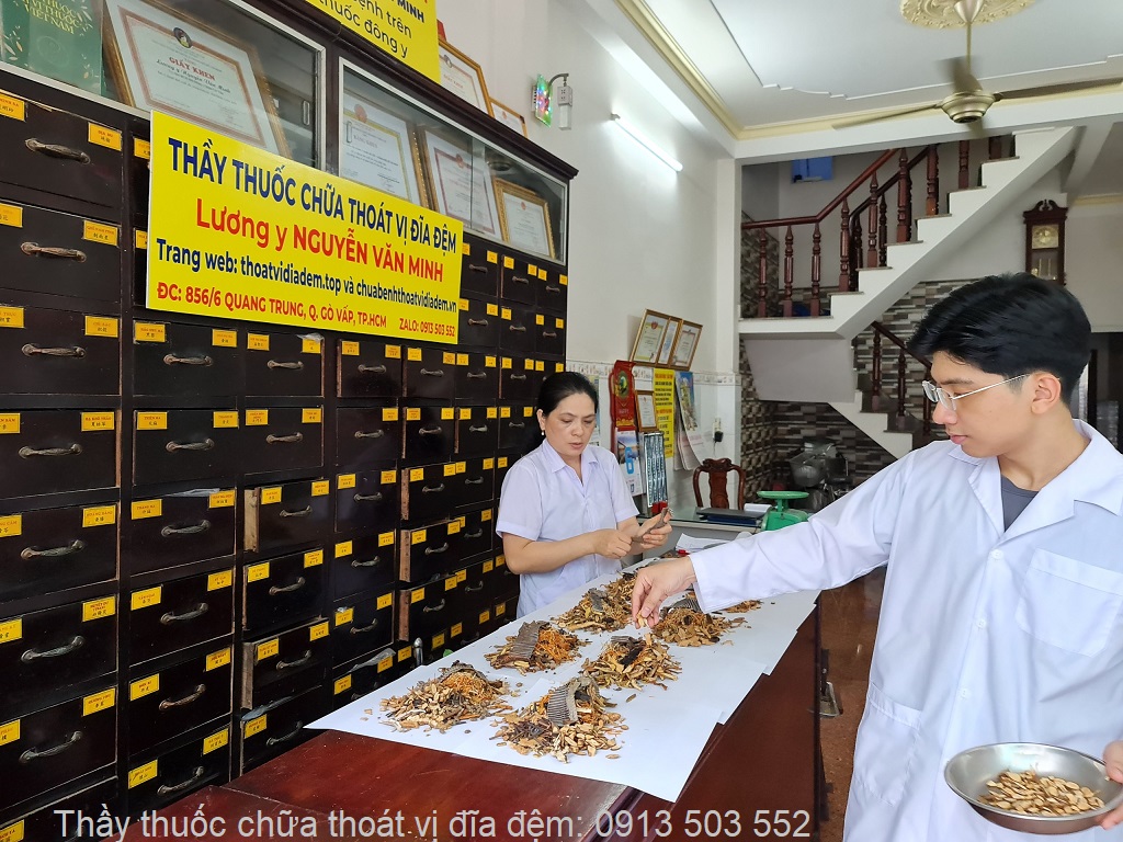 Thầy thuốc chữa thoát vị đĩa đệm